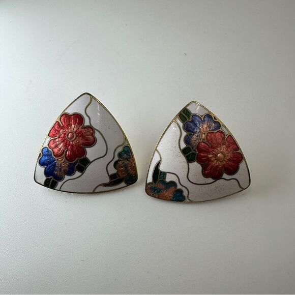 Stunning vintage trillion shaped Cloisonne white enamel with flowers earrings! - Picture 10 of 11
